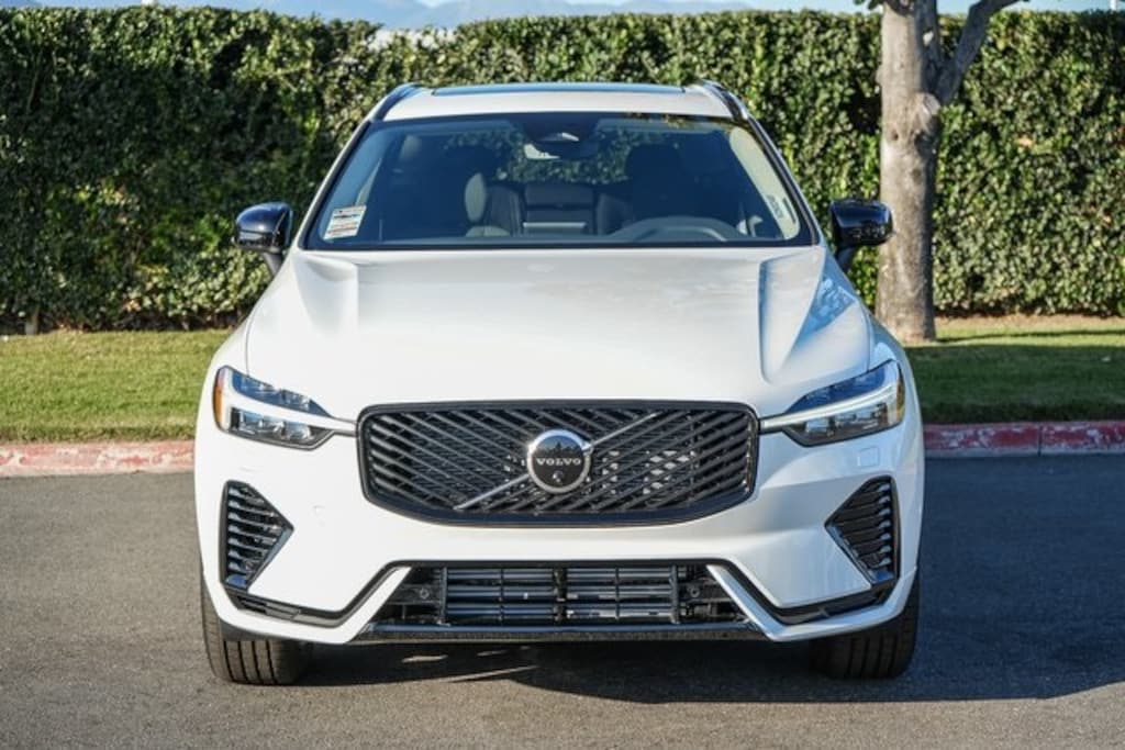 New 2026 Volvo XC60 plug-in hybrid T8 Plus SUV