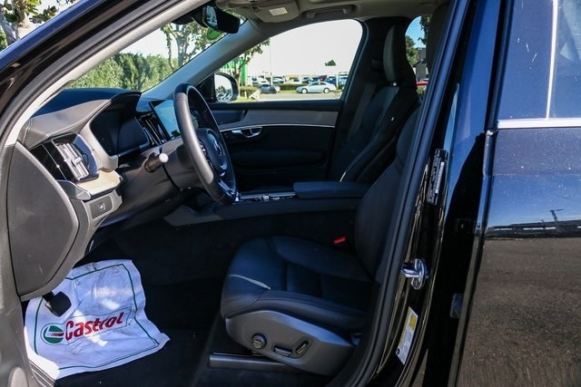 2025 Volvo XC90 Plus - Photo 22