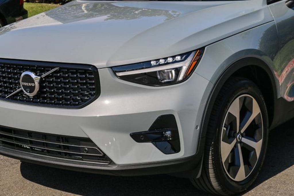 New 2026 Volvo XC40 B5 Plus SUV