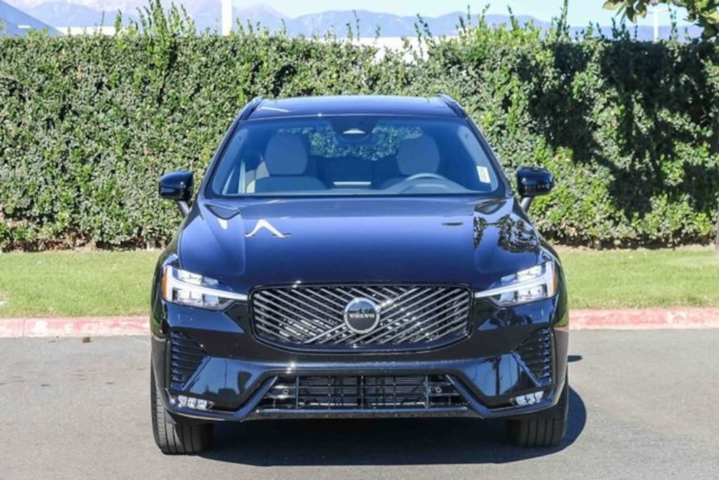 New 2026 Volvo XC60 B5 Core SUV