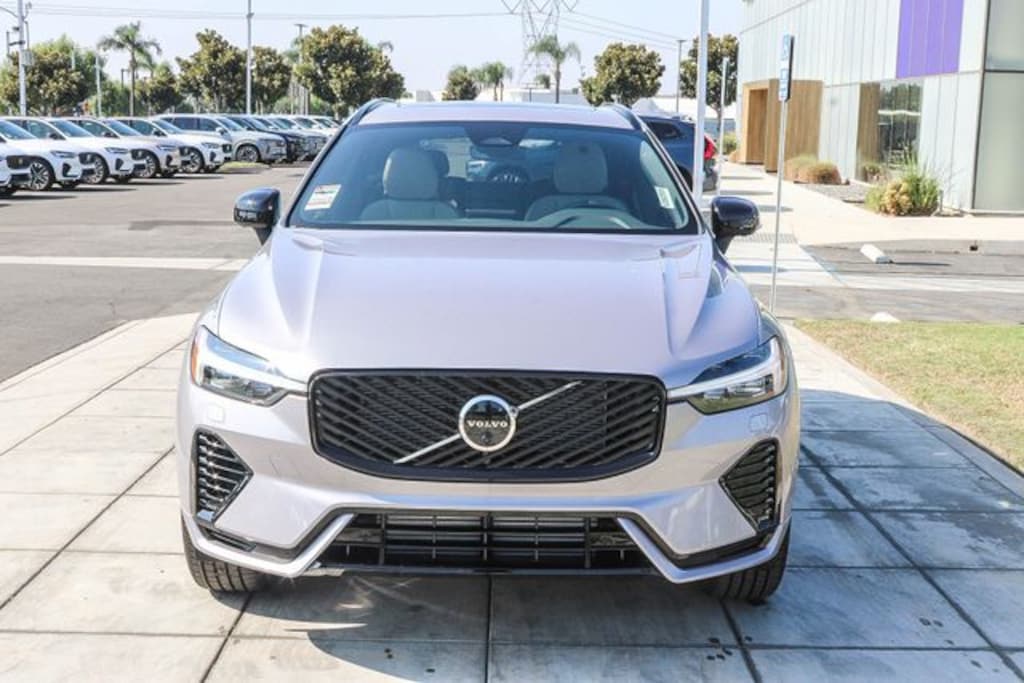 New 2026 Volvo XC60 plug-in hybrid T8 Plus SUV