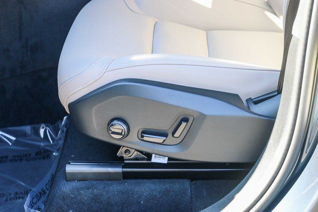2026 Volvo XC90 Plus - Photo 24