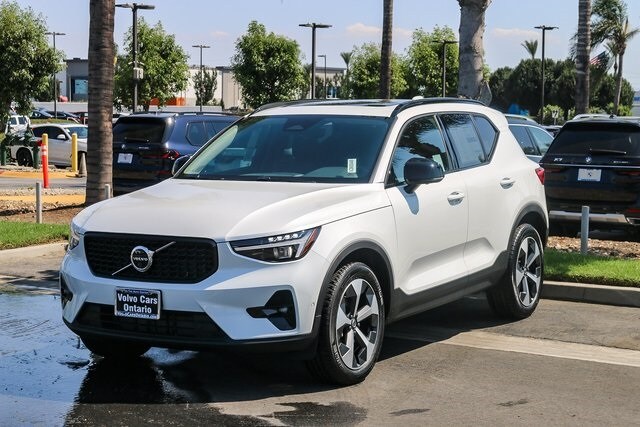 2026 Volvo XC40 Plus photo 2
