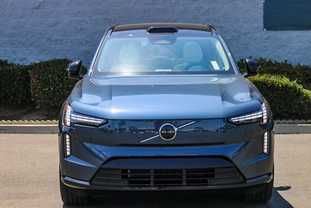 2025 Volvo EX90 Twin Motor Plus photo 2