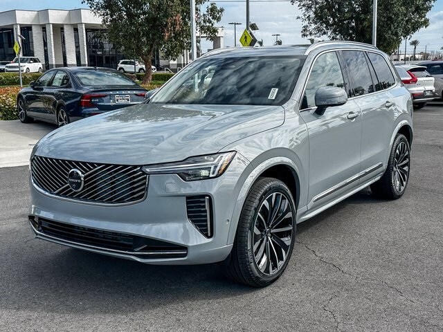 2025 Volvo XC90 B5 Plus photo 3
