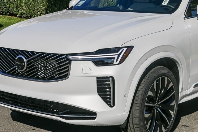 2026 Volvo XC90 AWD Plus photo 4