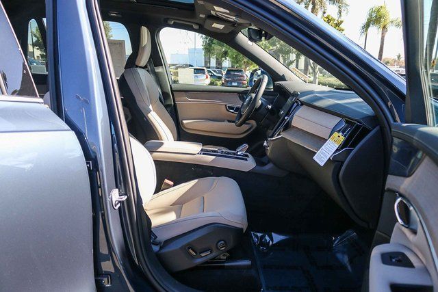 2026 Volvo XC90 Plus - Photo 18