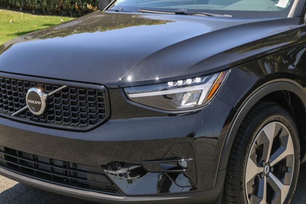 New 2026 Volvo XC40 B5 Plus SUV