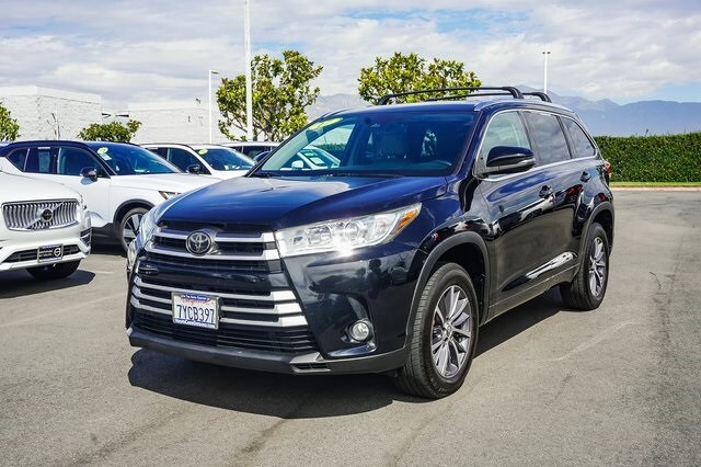 2017 Toyota Highlander SE XLE photo 2