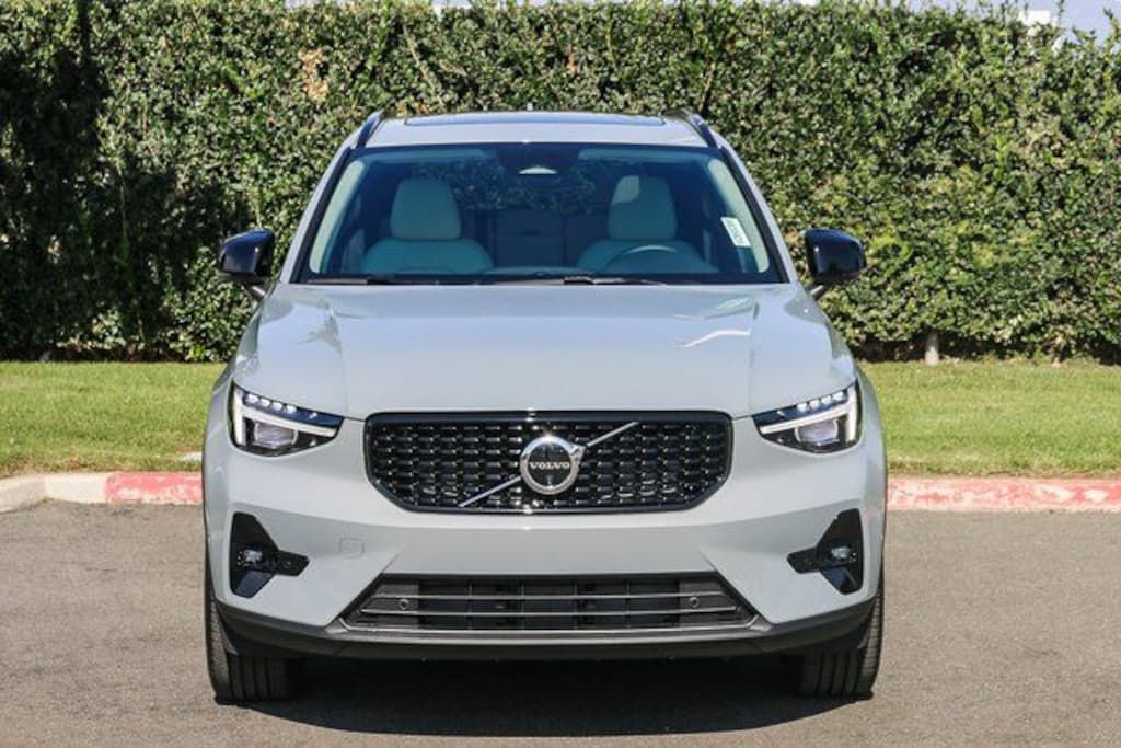 New 2026 Volvo XC40 B5 Plus SUV
