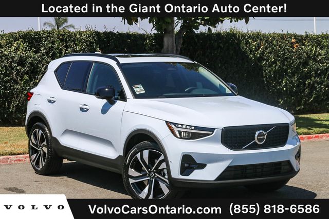 2026 Volvo XC40 B5 Plus Dark AWD's photo