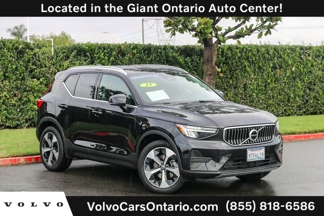 2025 Volvo XC40 B5 Core SUV