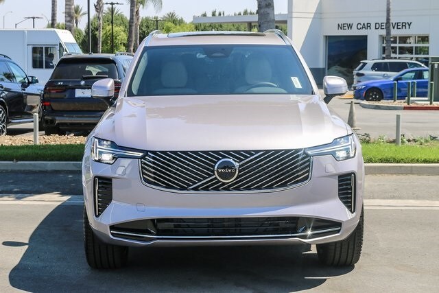 2026 Volvo XC90 Plus photo 2