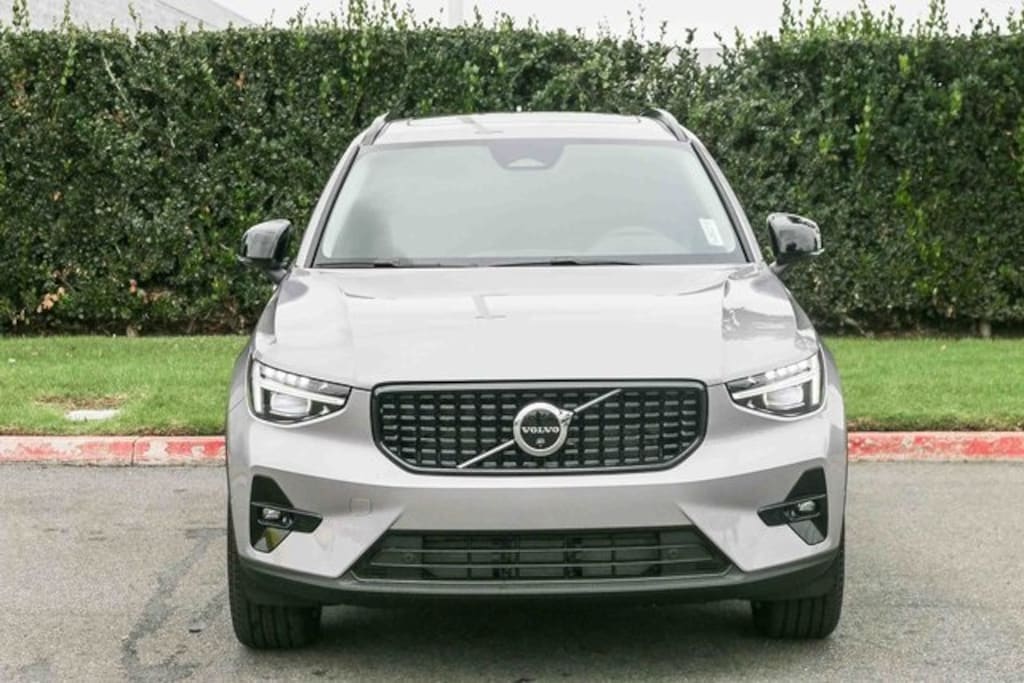 New 2026 Volvo XC40 B4 Plus SUV