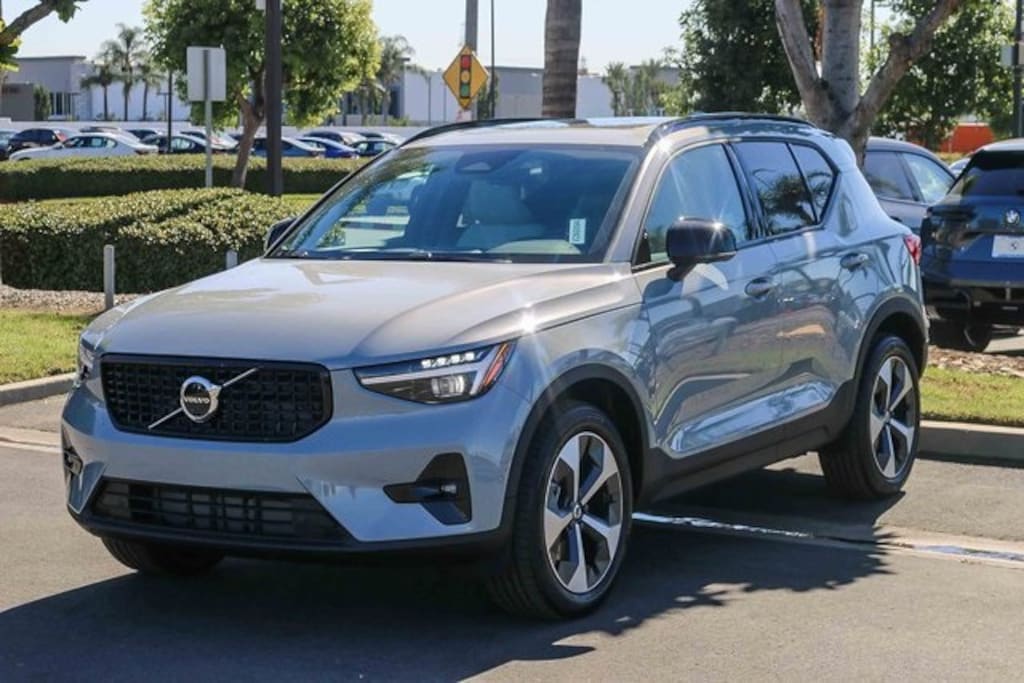 New 2026 Volvo XC40 B5 Plus SUV