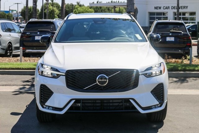 2026 Volvo XC60 B5 Plus photo 2