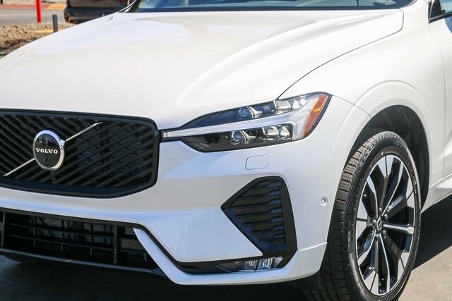 2026 Volvo XC60 B5 Plus photo 4