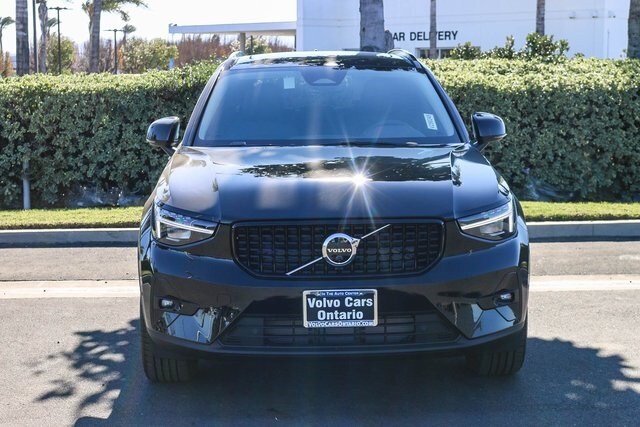 2025 Volvo XC40 Plus photo 3