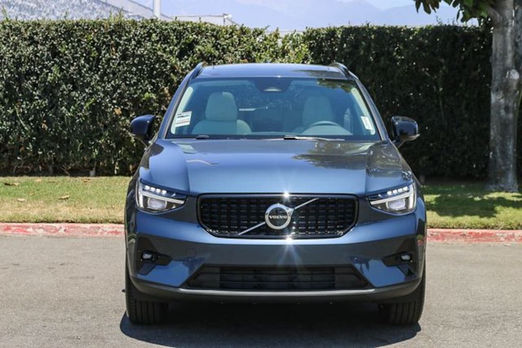 New 2026 Volvo XC40 B5 Plus SUV