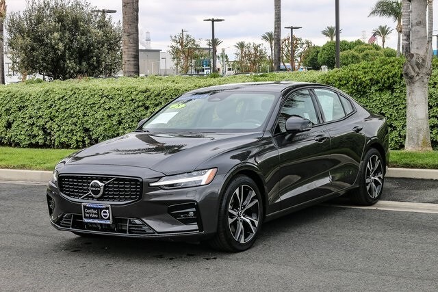 2025 Volvo S60 Core photo 3