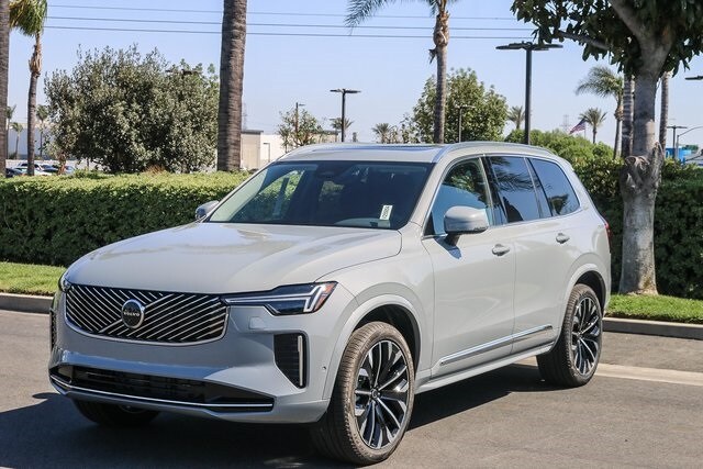 2025 Volvo XC90 Plus photo 4