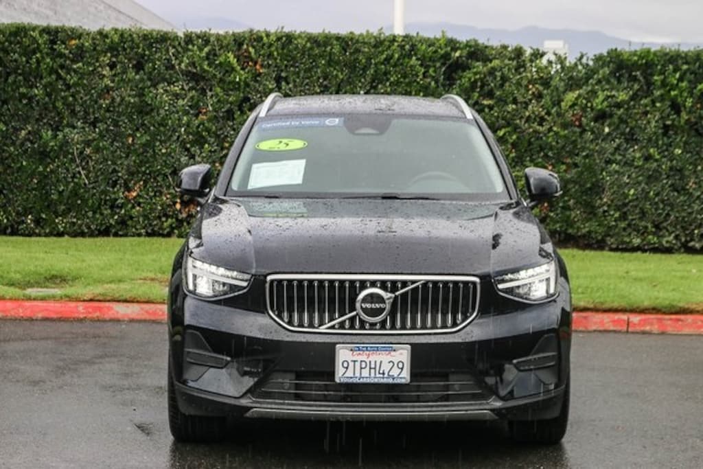 Certified 2025 Volvo XC40 B5 Core SUV