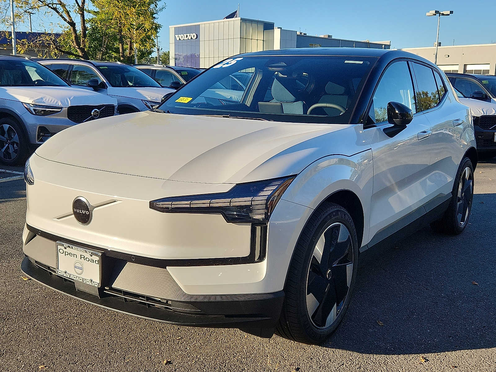 2025 Volvo EX30 Plus photo 2