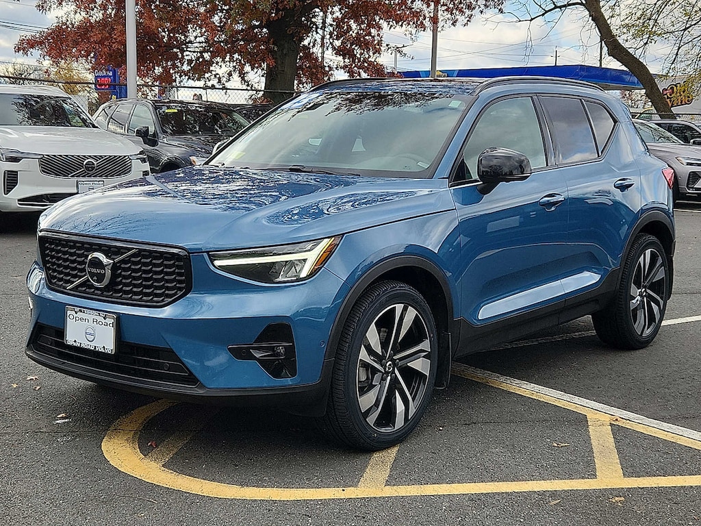 Certified 2023 Volvo XC40 B5 AWD Plus Dark SUV