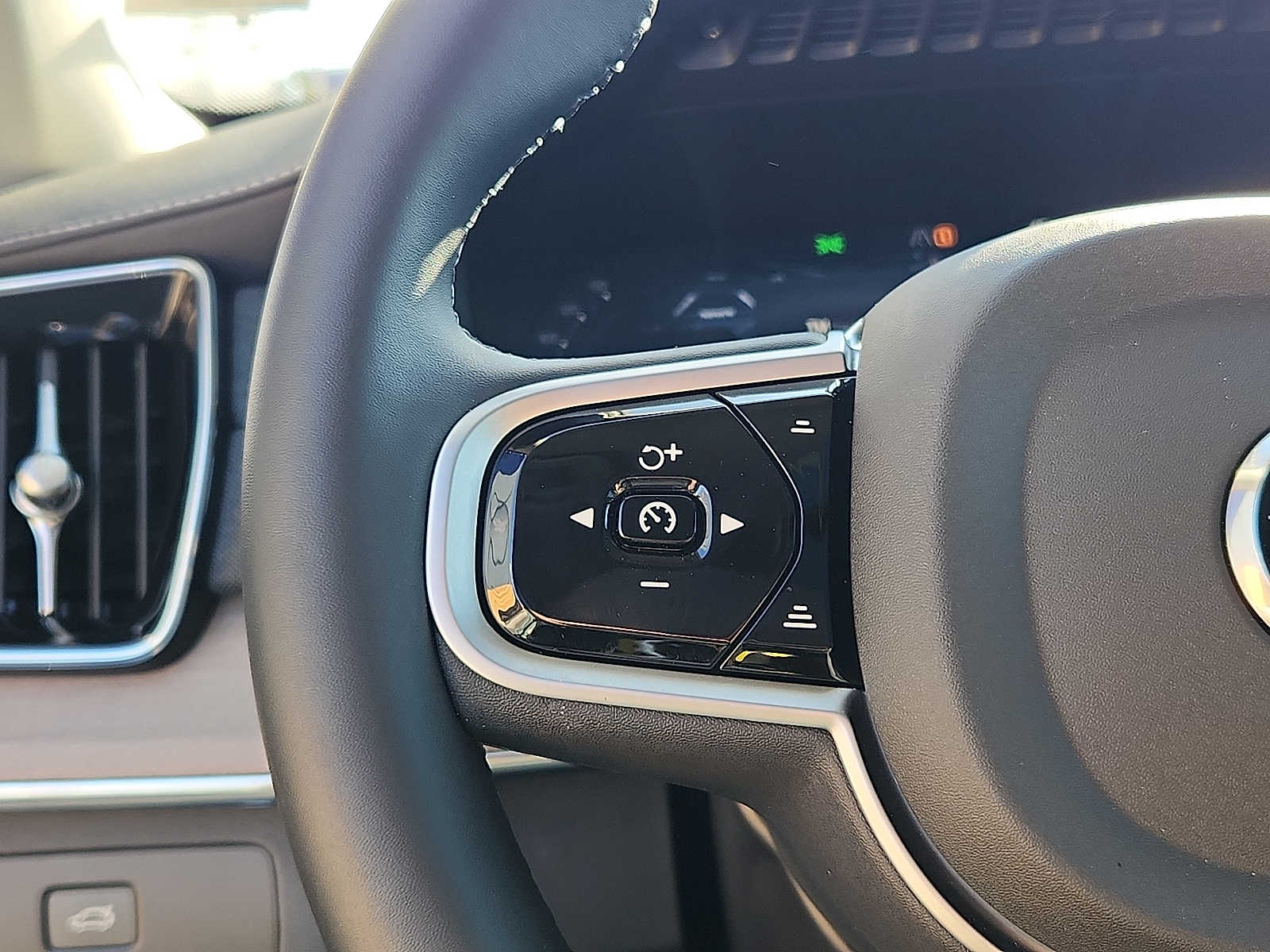2026 Volvo XC90 Plus - Photo 20