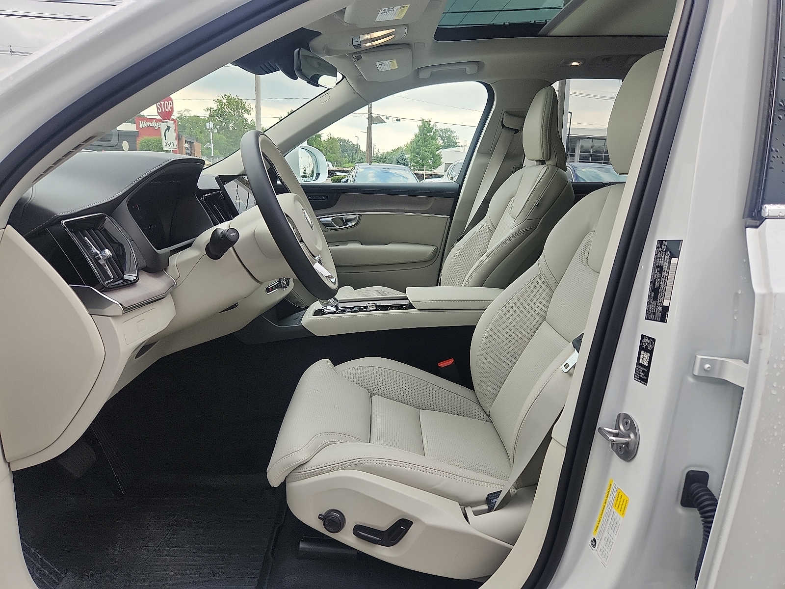 2026 Volvo XC90 Ultra - Photo 13