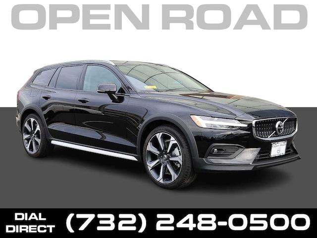 2024 Volvo V60 Cross Country B5 Ultimate Wagon