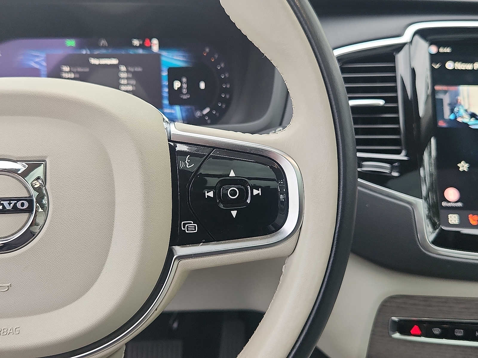 2024 Volvo XC90 Plus - Photo 21