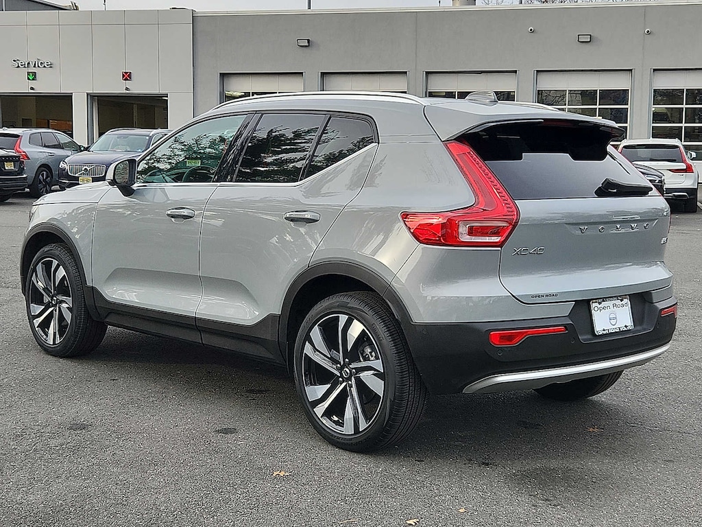 Certified 2024 Volvo XC40 B5 Ultimate Bright SUV