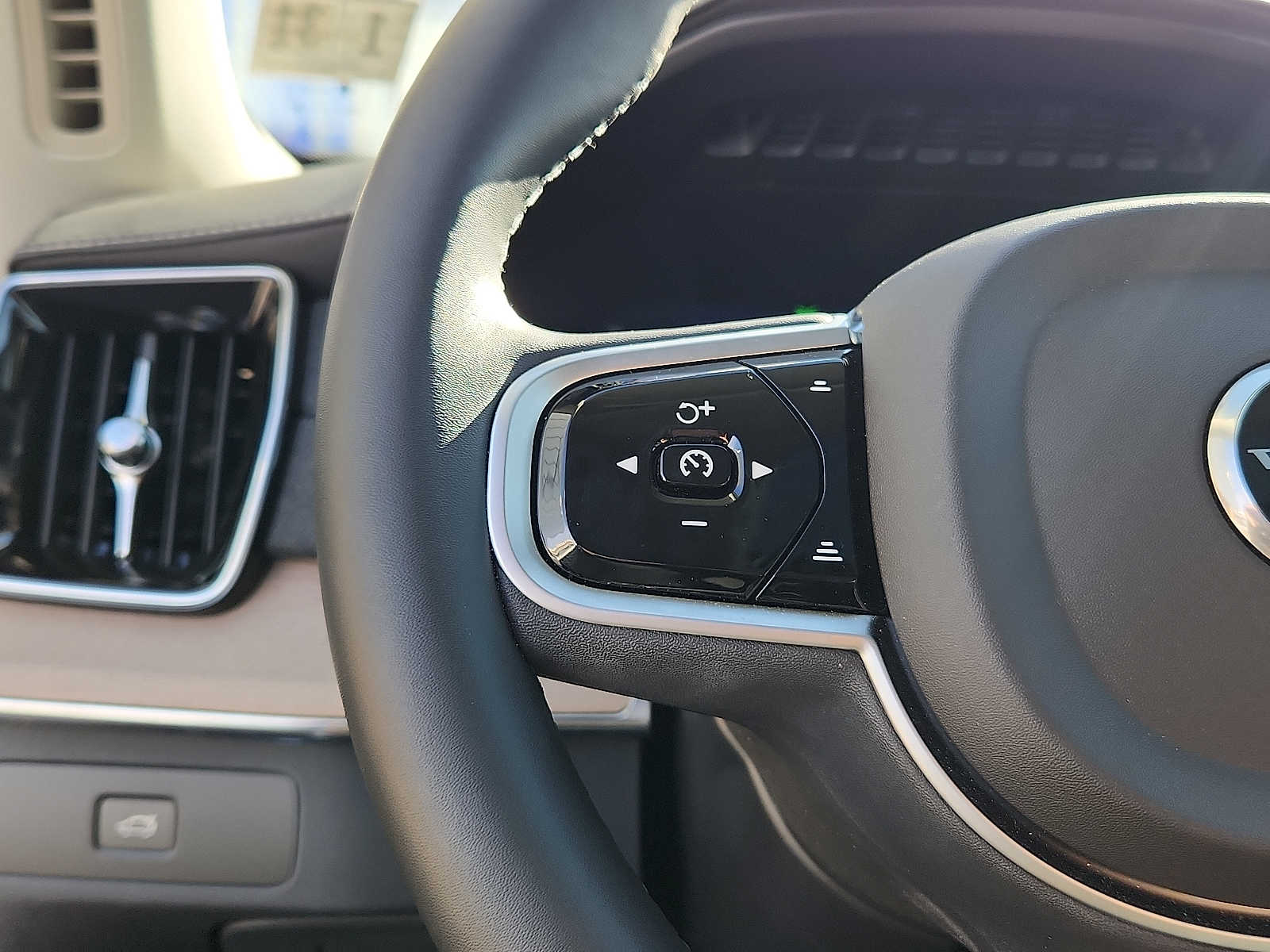 2026 Volvo XC90 Plus - Photo 19