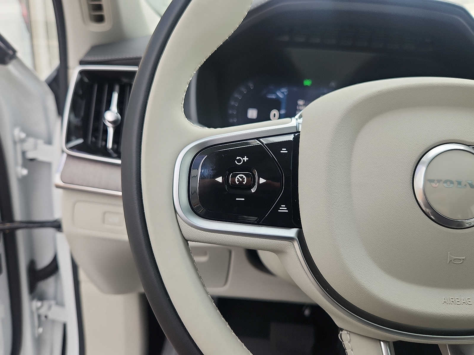 2026 Volvo XC90 Ultra - Photo 19