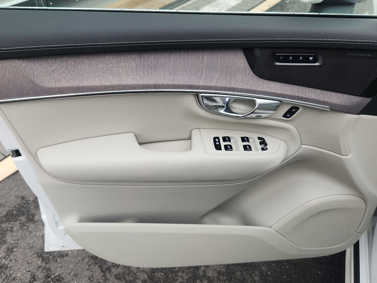2026 Volvo XC90 Ultra - Photo 12