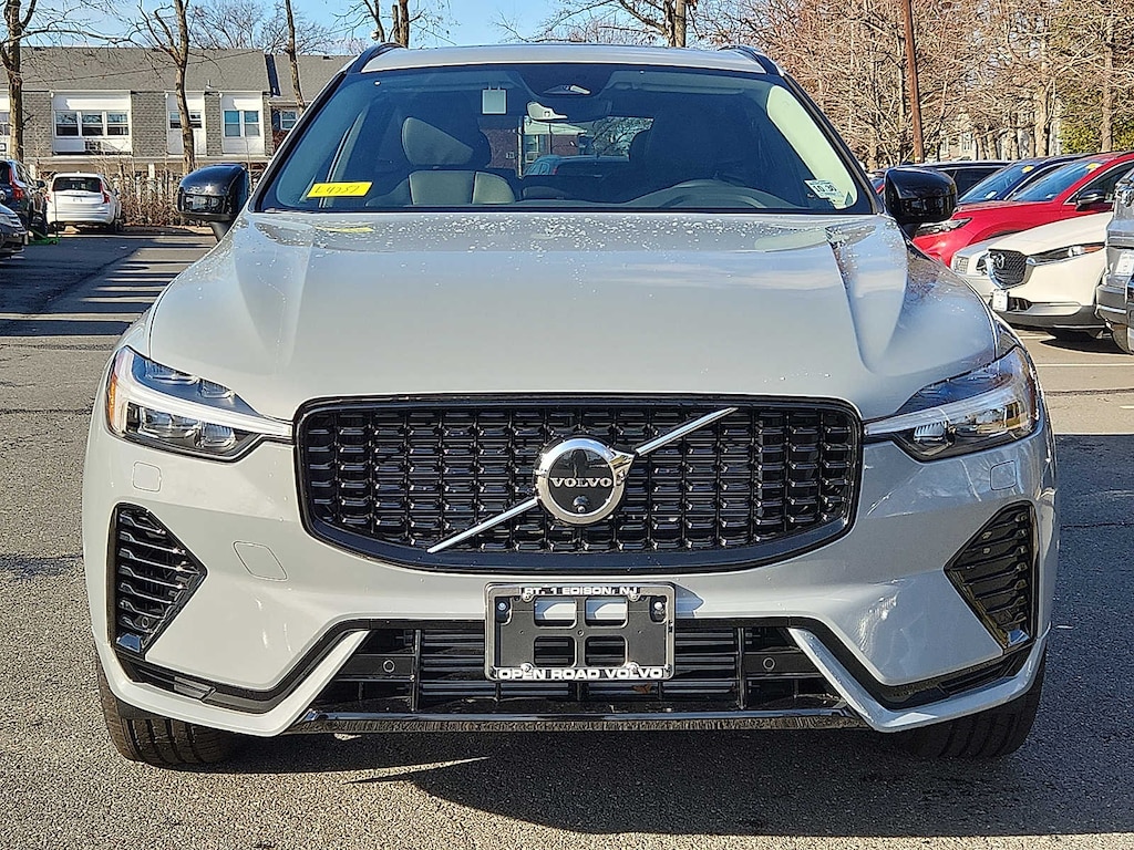 Used 2025 Volvo XC60 plug-in hybrid T8 Plus SUV