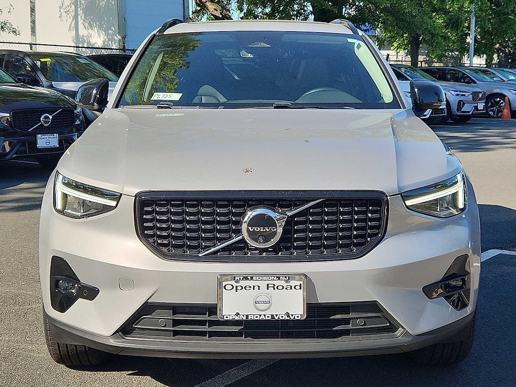 Certified 2023 Volvo XC40 B5 AWD Plus Dark SUV