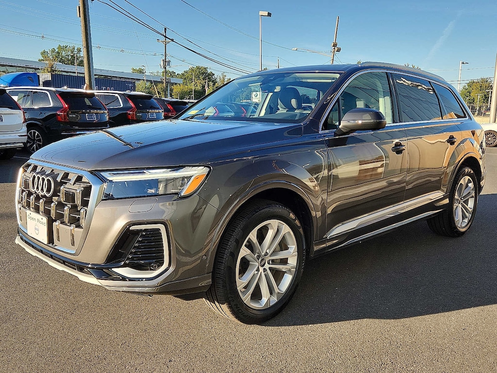 Used 2025 Audi Q7 45 Premium SUV