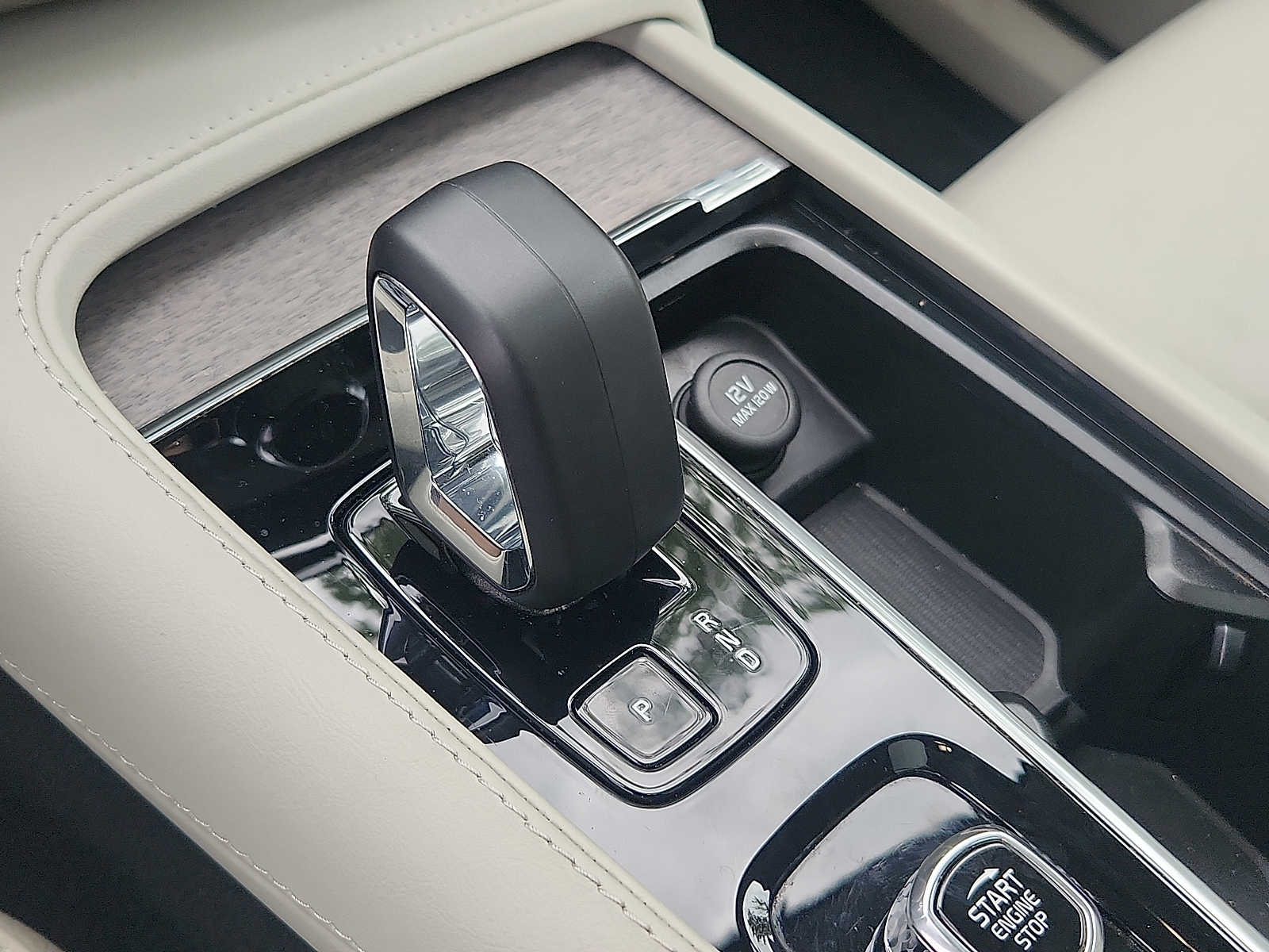 2024 Volvo XC90 Plus - Photo 14
