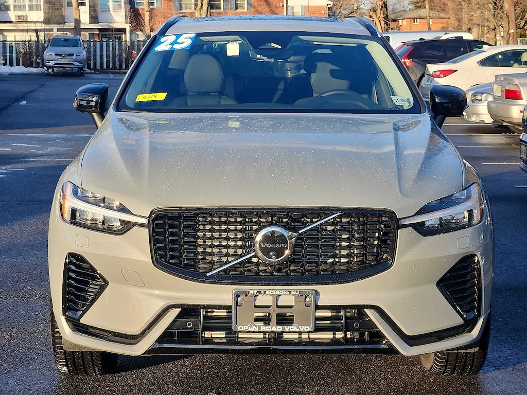 Used 2025 Volvo XC60 plug-in hybrid T8 Plus SUV