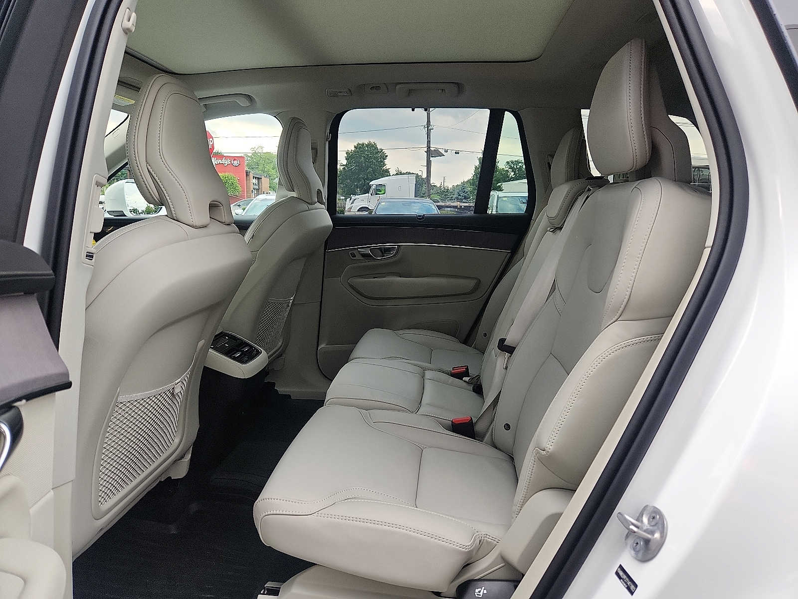2026 Volvo XC90 Ultra - Photo 10