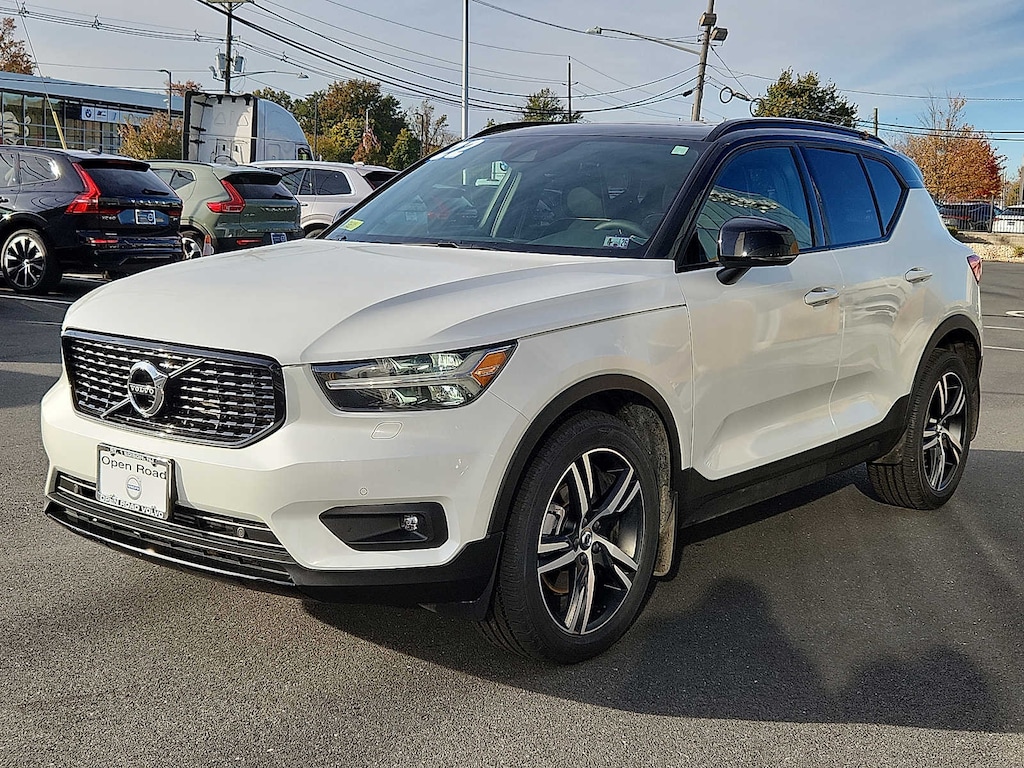 Certified 2022 Volvo XC40 T5 AWD R-Design SUV