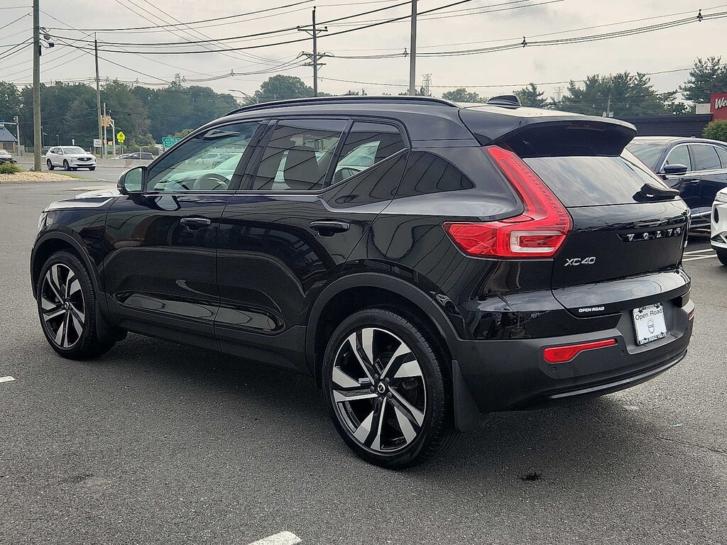 Certified 2023 Volvo XC40 B5 AWD Ultimate Dark SUV