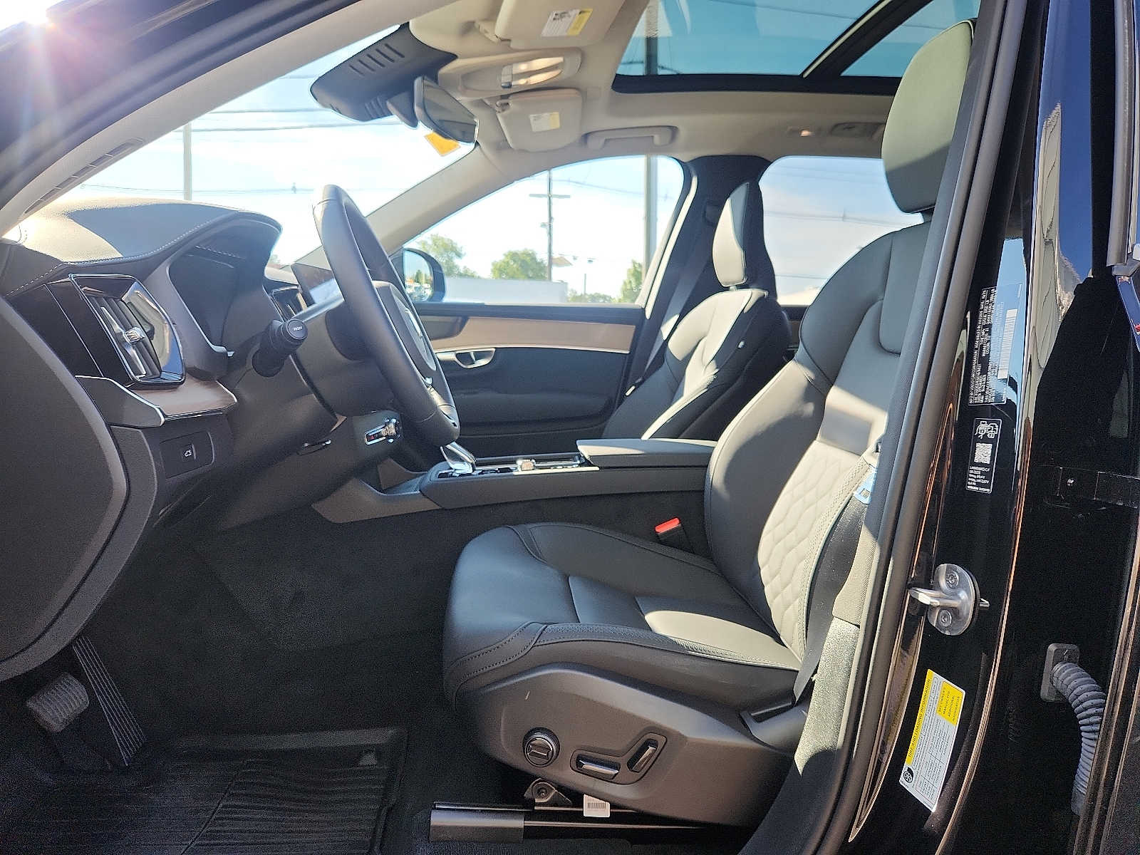2026 Volvo XC90 Plus - Photo 13