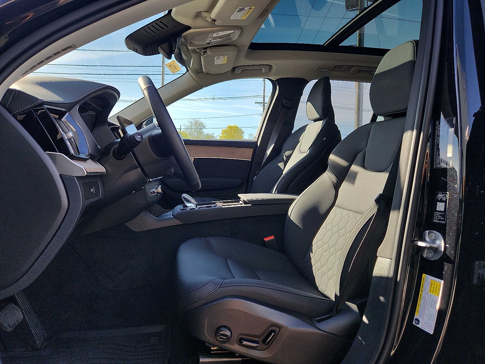 2026 Volvo XC90 Plus - Photo 13