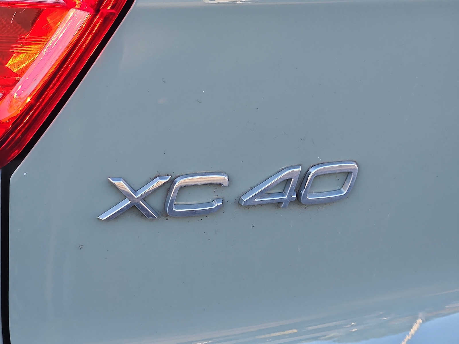2024 Volvo XC40 Plus photo 3