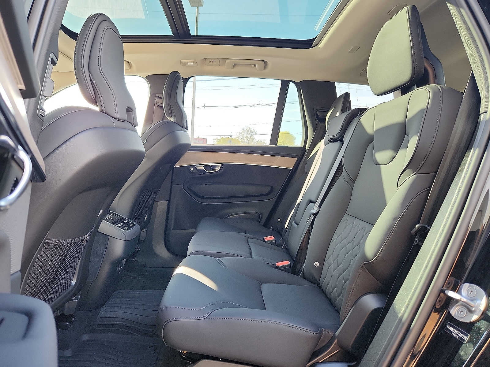 2026 Volvo XC90 Plus - Photo 10