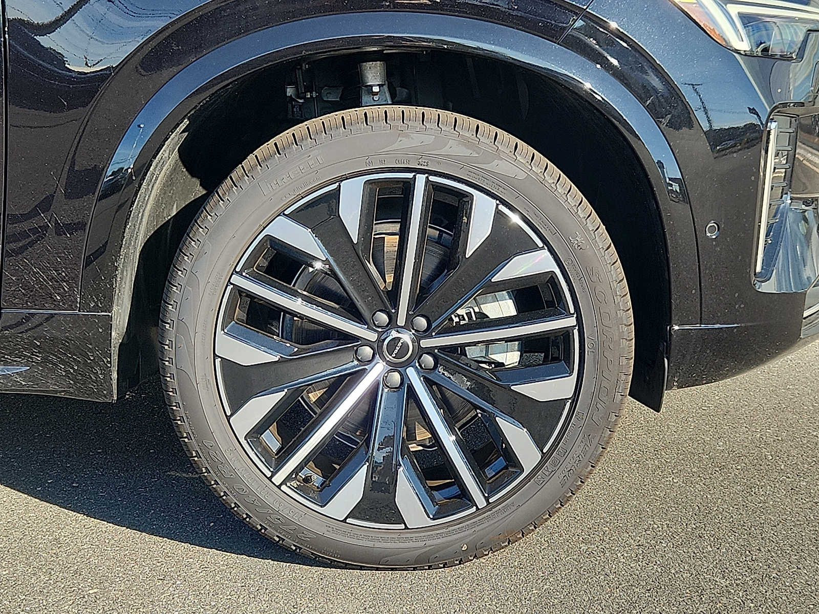 2026 Volvo XC90 Plus - Photo 8