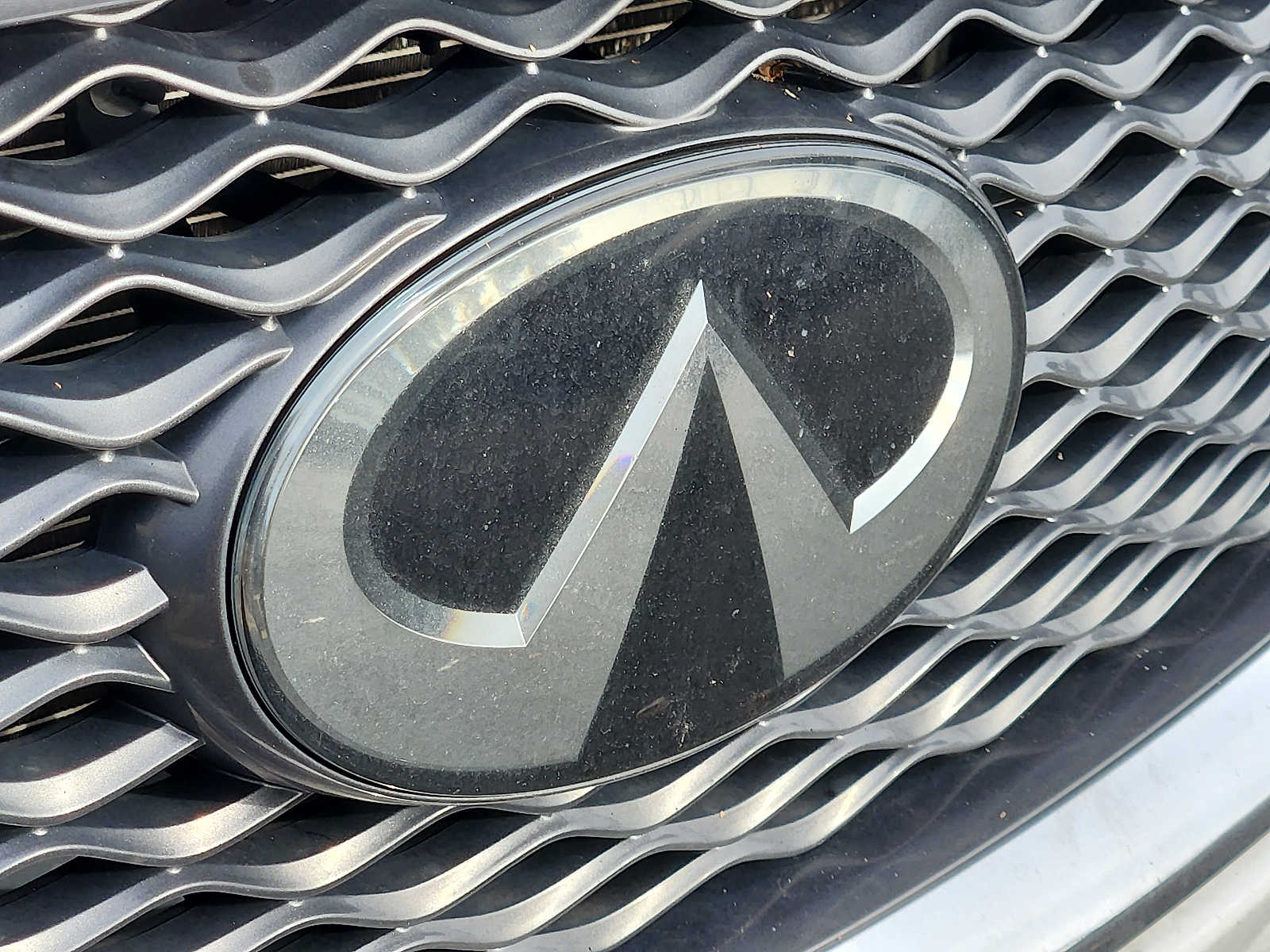 2019 Infiniti QX50 Essential photo 3